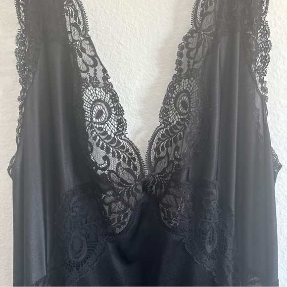Vanity Fair Vintage Maxi Nightgown Black Lace Trim Size Medium - Picture 3 of 4